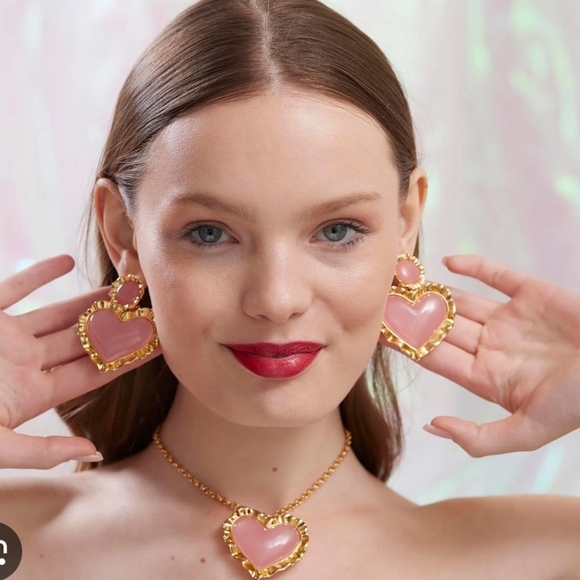 🔹️ Lele Sadoughi🔹️Gold and Pink Heart Ruffle Drop Earrings - Picture 1 of 3
